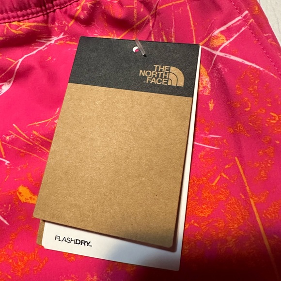 North Face Shorts - Picture 6 of 8